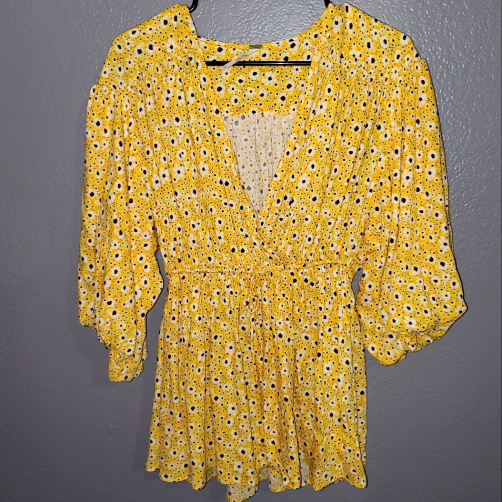 Free People Top puff sleeve drawstring waist 3/4 sleeve Yellow Floral XS 😍